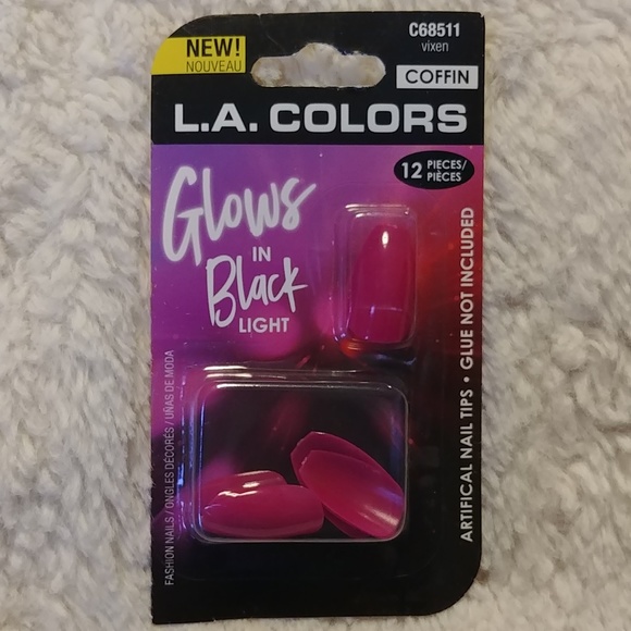🎉2/$16 L.A. Colors Glow in Black Light Nails - Picture 1 of 1